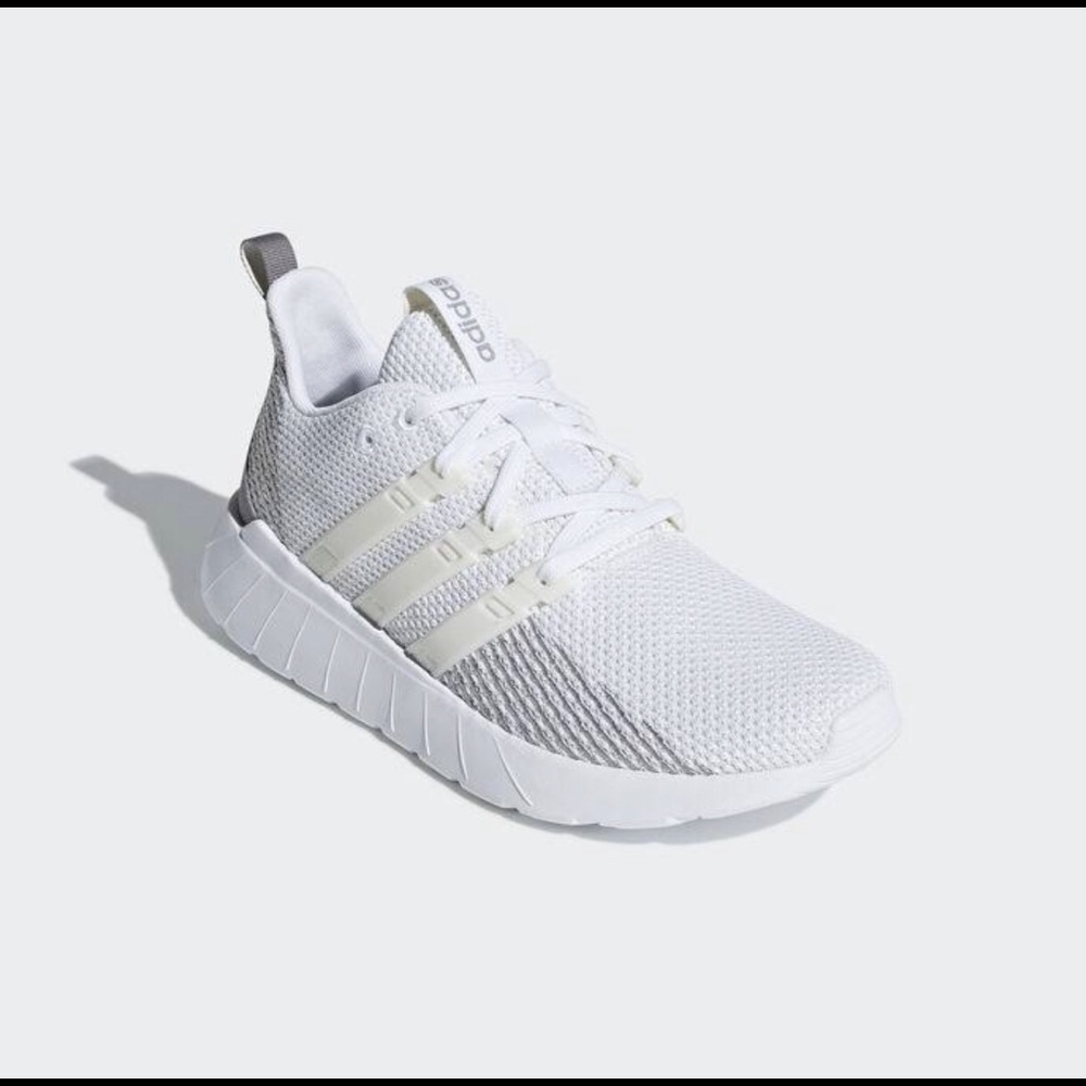 FINAL DROP Adidas Questar Flow: 7 (NWT)
